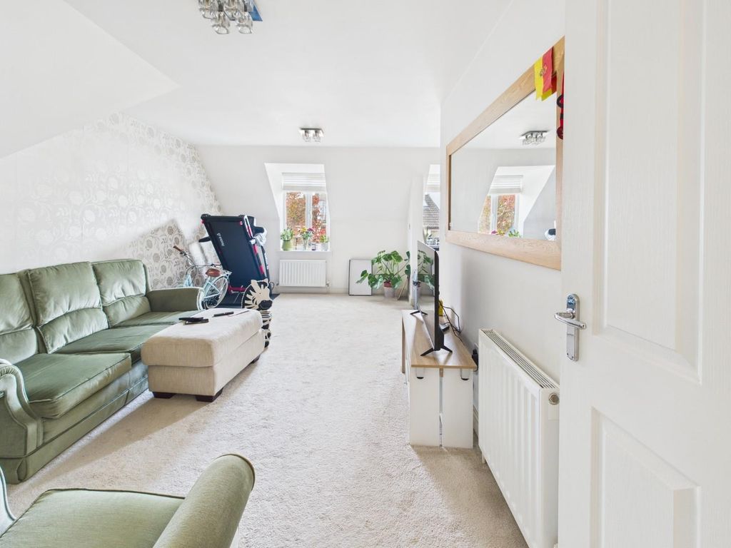 Property photo 3 of 18 Cam01576G0-Pr0328-Still001.Jpg