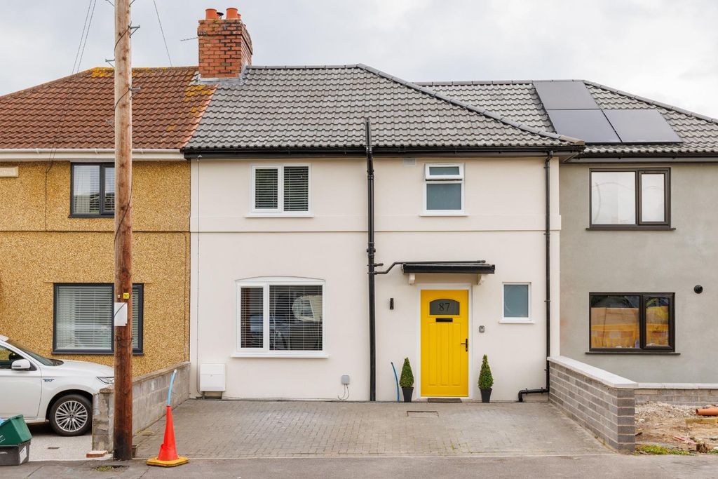Property photo 2 of 20 87 Queenshill Road-24.Jpg