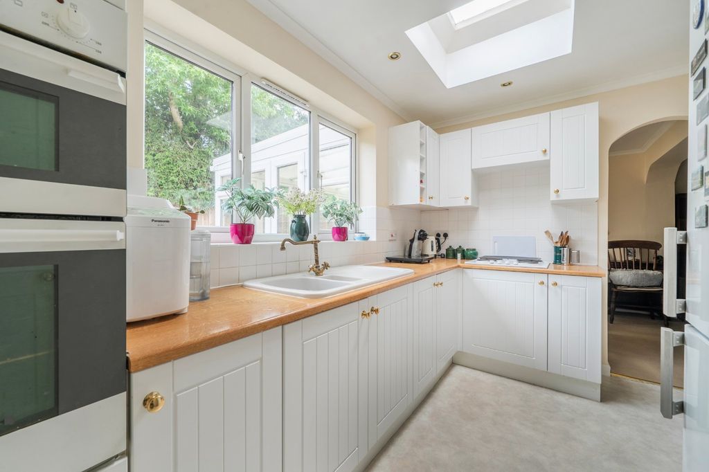 Property photo 3 of 17 Kitchen