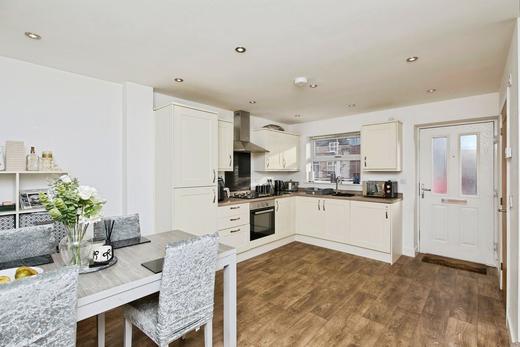 Property photo 3 of 15 Pbox-Img.Jpg