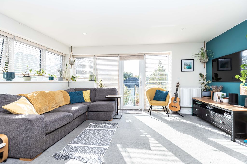 Property photo 3 of 17 Img_5100