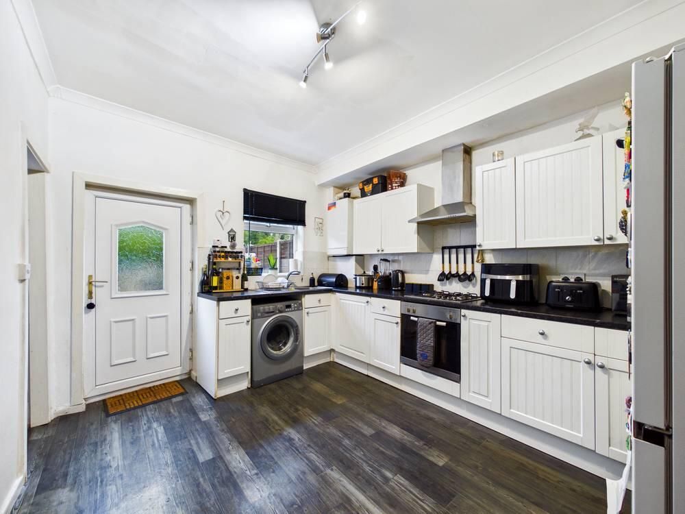 Property photo 2 of 10 Kitchen