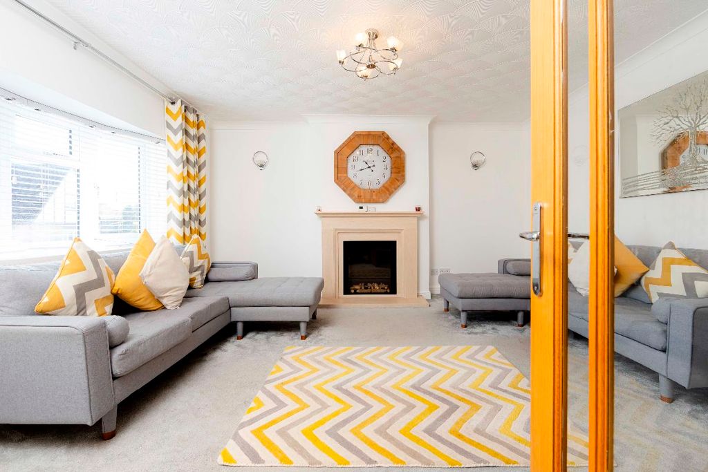 Property photo 2 of 41