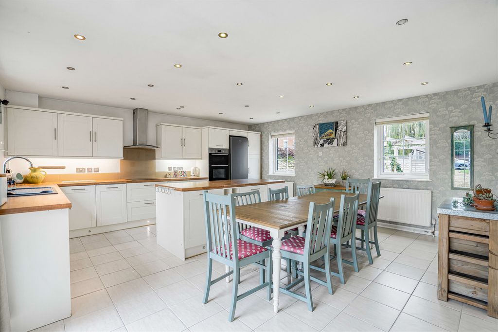 Property photo 2 of 29