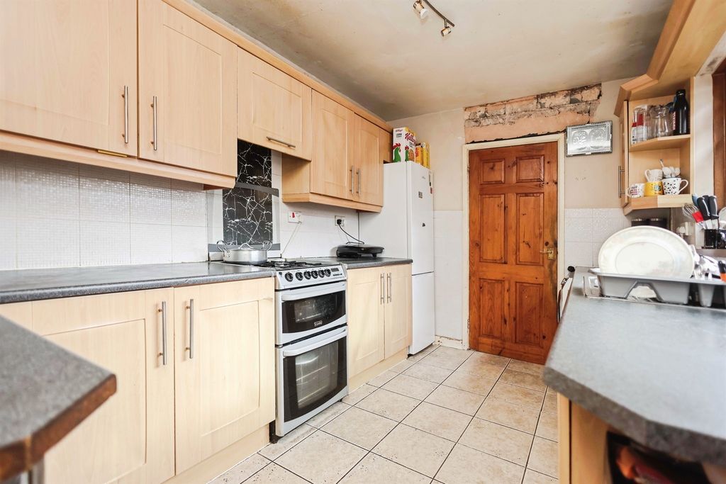 Property photo 2 of 17