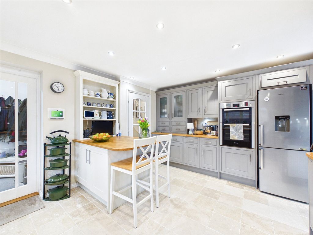 Property photo 3 of 23 Picture No. 12