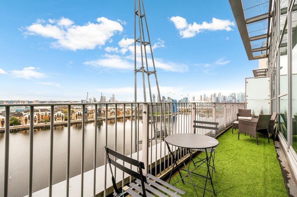 Property photo 3 of 10 Balcony