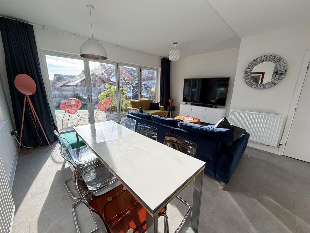 Additional image 10 of 5 bed property for saleButtercup Drive, Daventry NN11