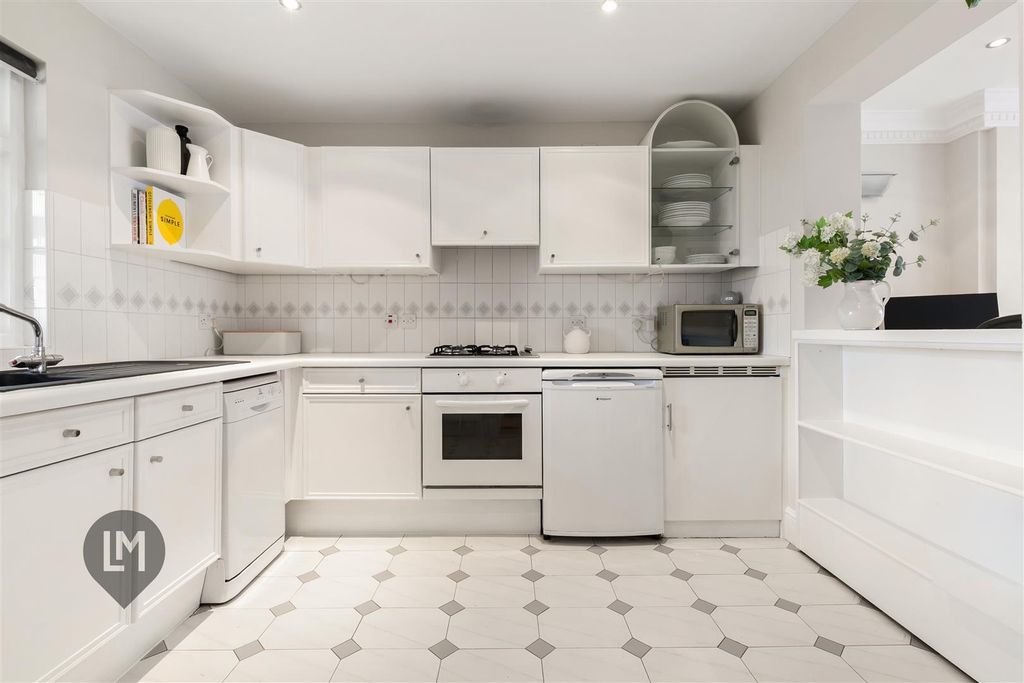 Property photo 2 of 7 Kitchen
