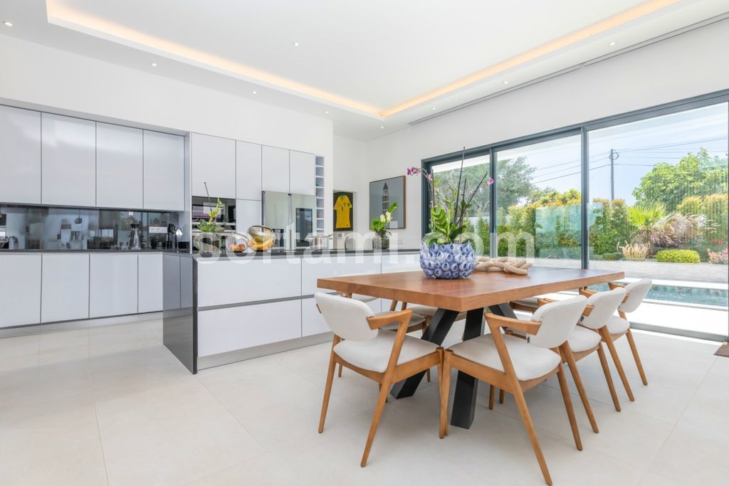 Property photo 3 of 40