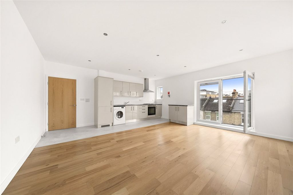 Property photo 2 of 12 Picture No. 27