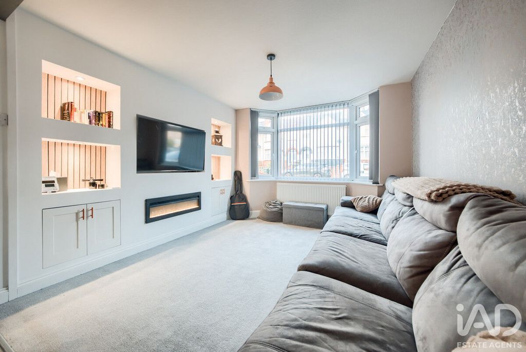 Property photo 2 of 22