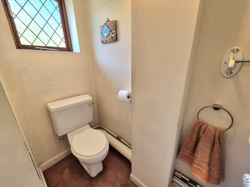 Property photo 3 of 33 Cloaks