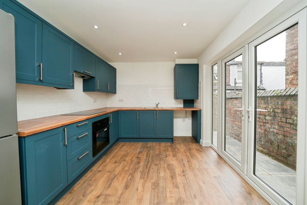 Property photo 3 of 20 Pbox-Img.Jpg