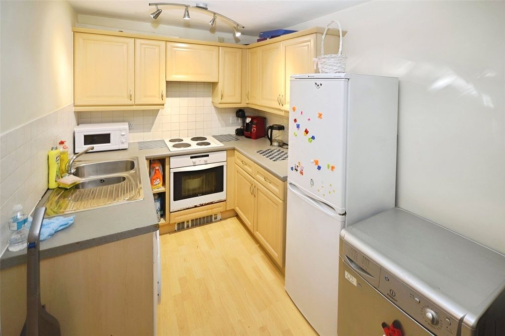 Property photo 3 of 6 Dining Kitchen