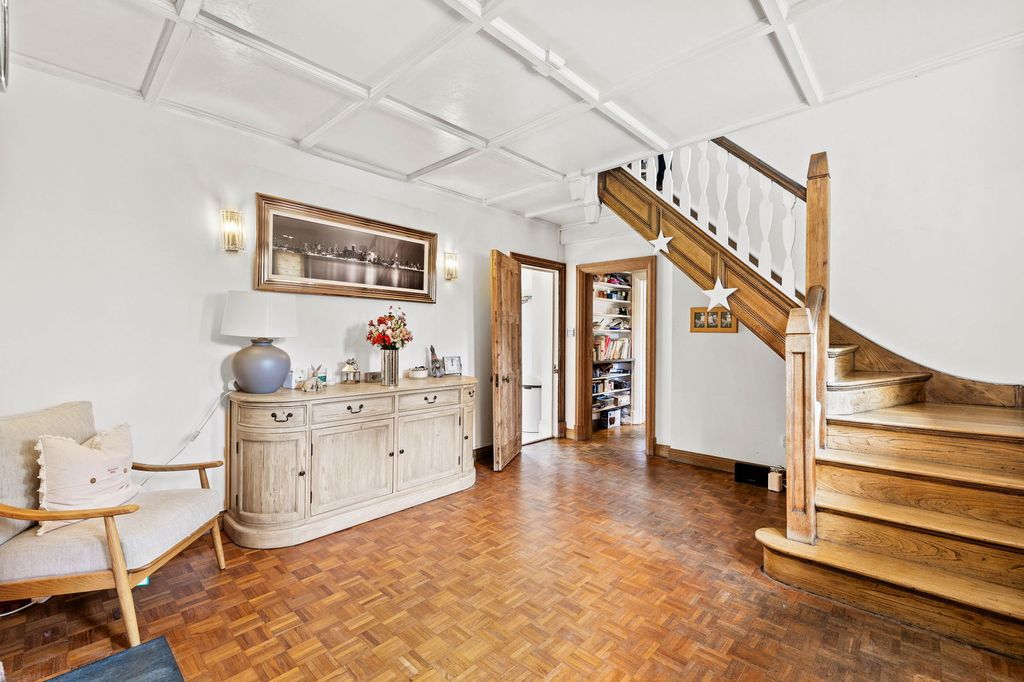 Property photo 3 of 23