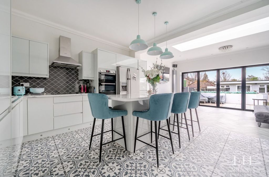 Property photo 1 of 19