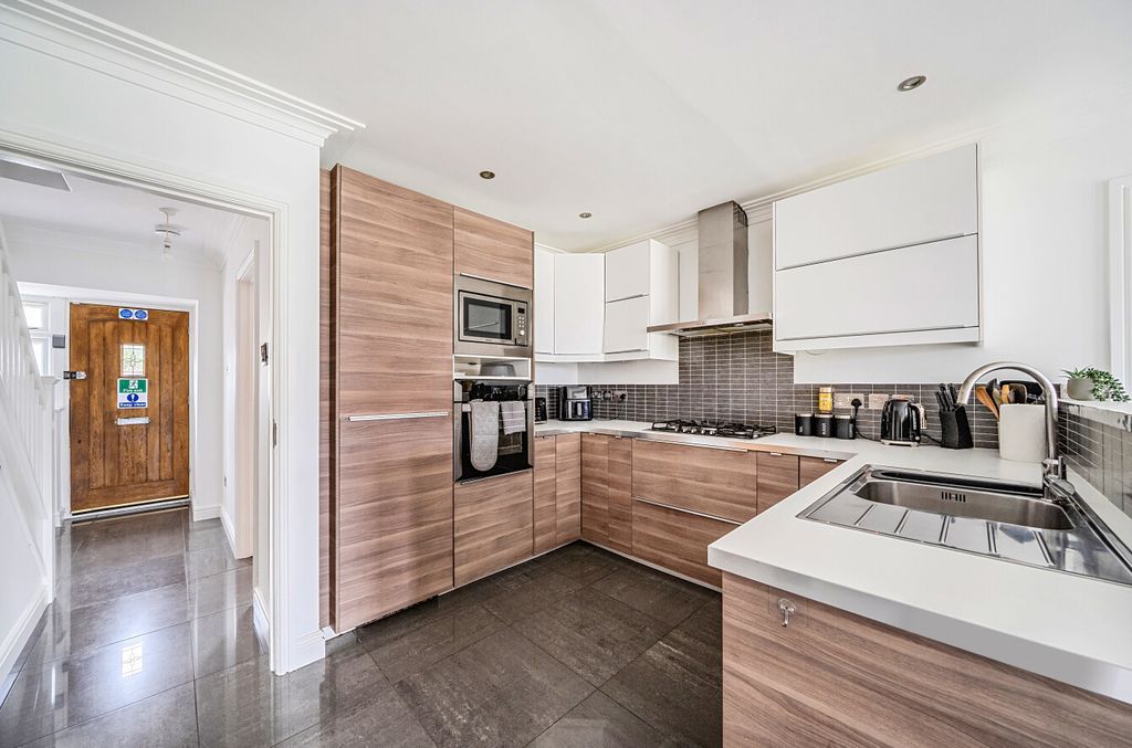 Property photo 2 of 18 1353741-11-68cc2c...