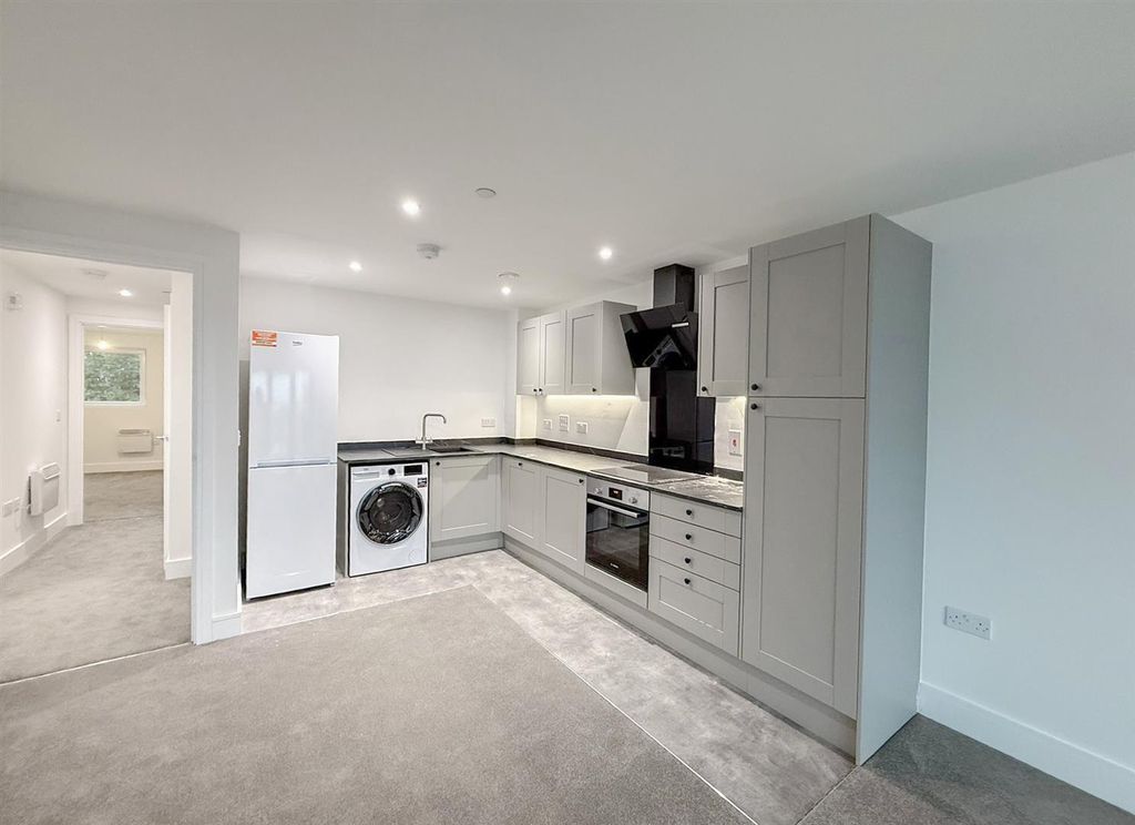 Property photo 3 of 13 4-45dc3866-6808-4533-848B-30F425c54A5A.Jpg