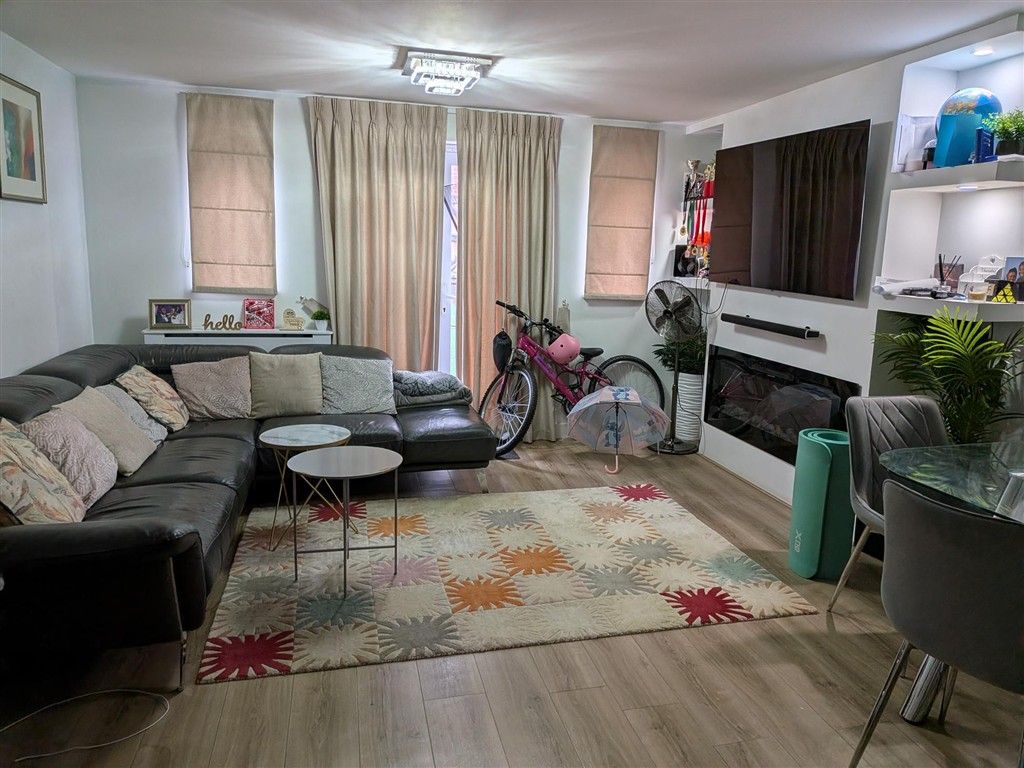 Property photo 2 of 5 Lounge