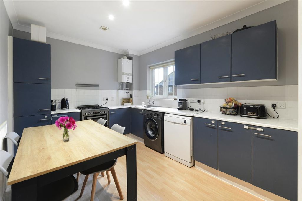 Property photo 3 of 7 Kitchen / Diner