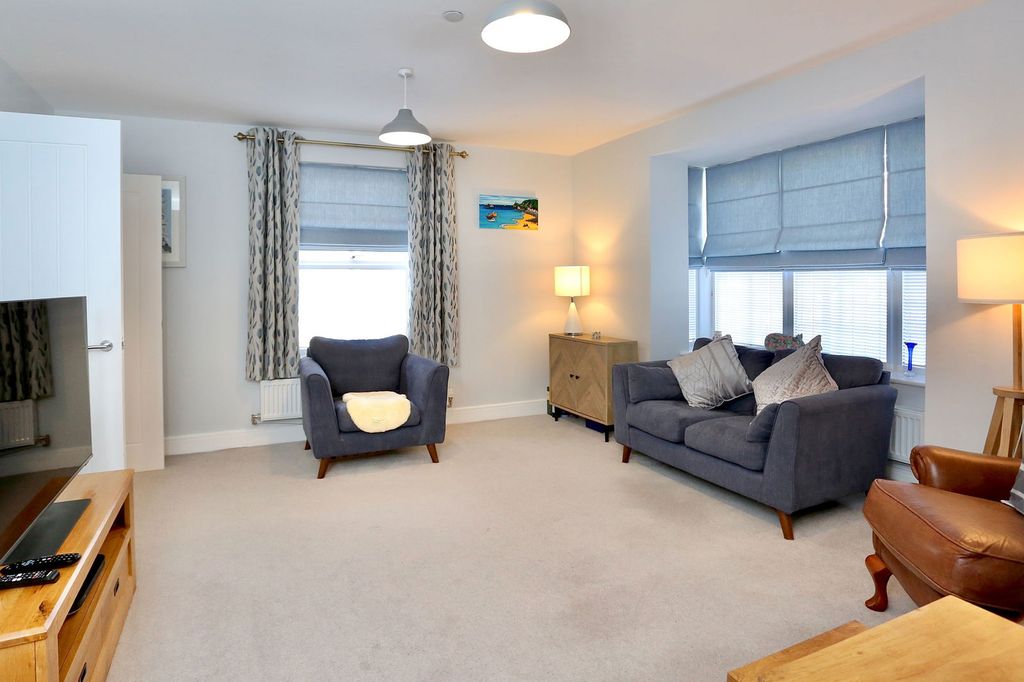 Property photo 3 of 34