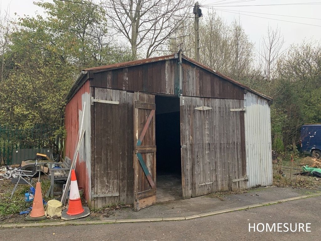 Property photo 2 of 16 Detached Double Gara