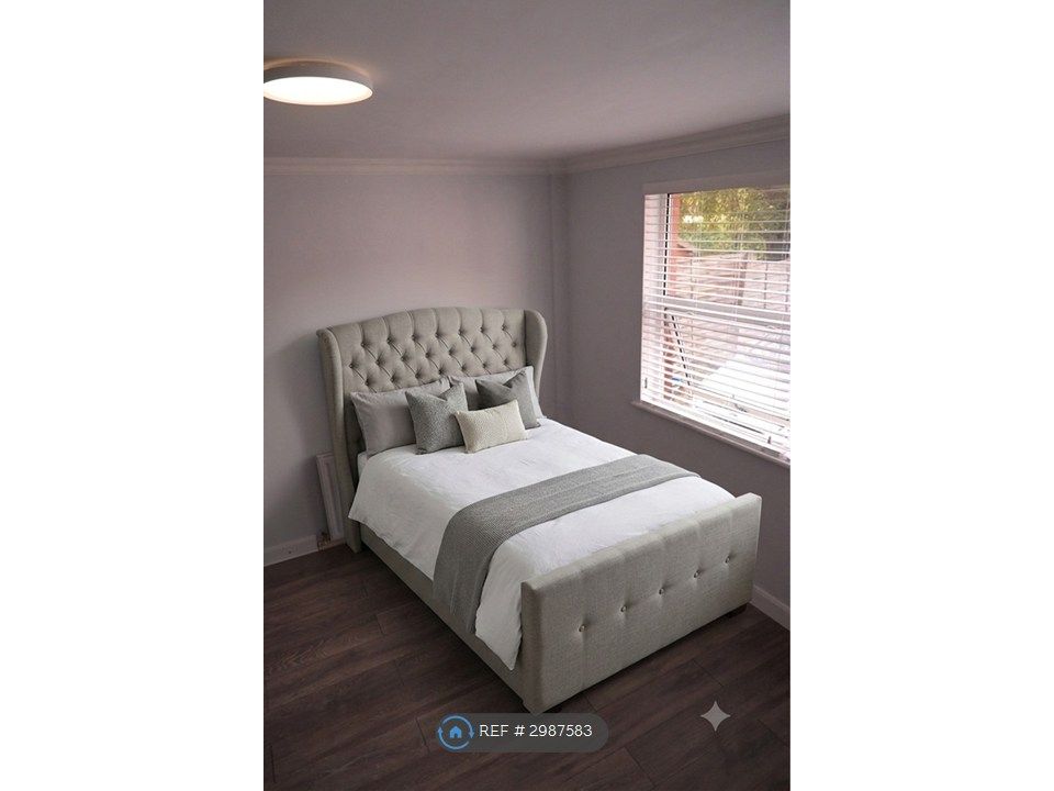 Property photo 3 of 11 Master Double Bedroom