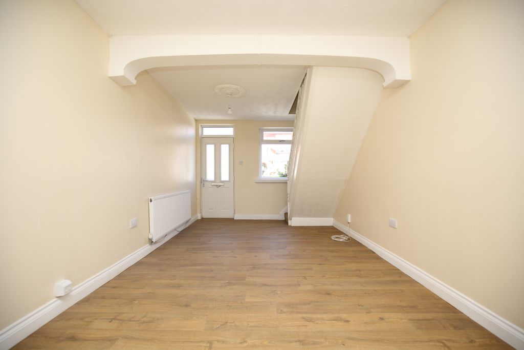 Property photo 3 of 12 4X8A4614