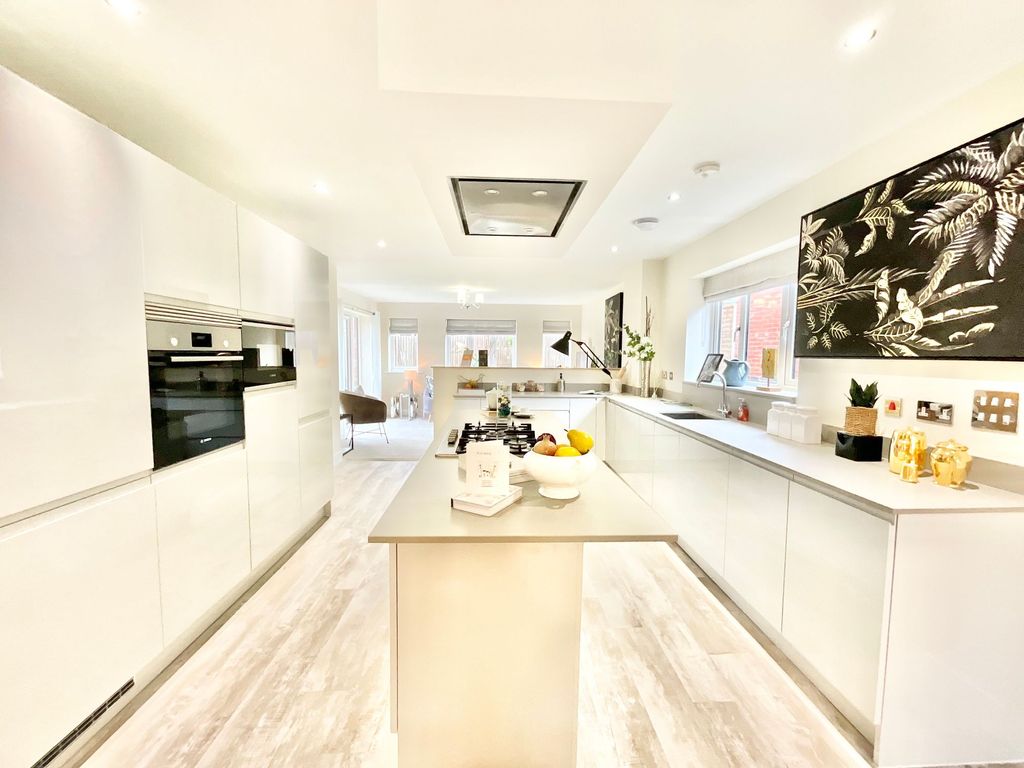 Property photo 3 of 36