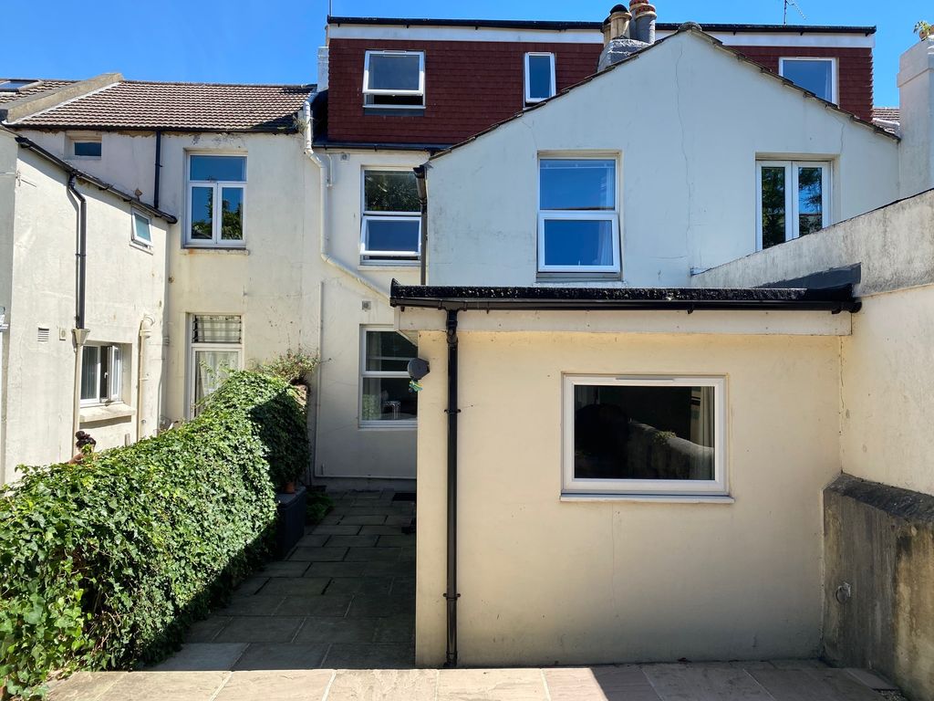 Property photo 3 of 8