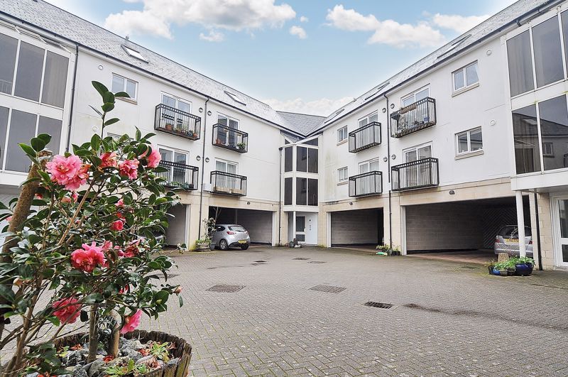 Property photo 1 of 21 St James Mews