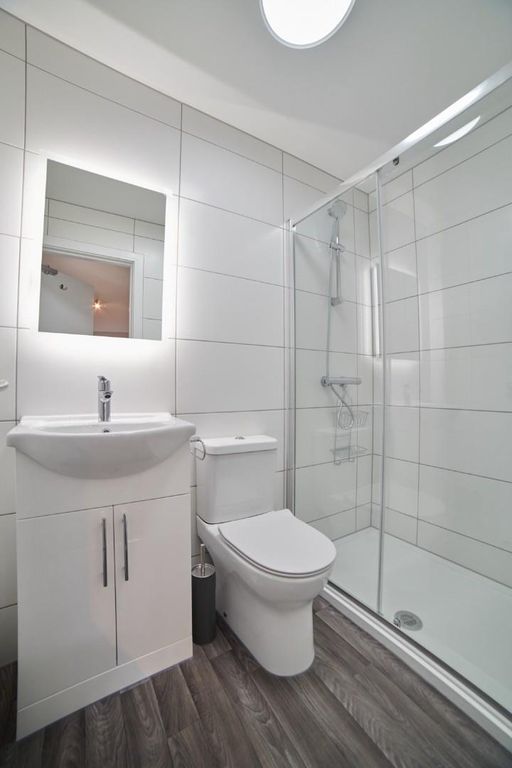 Property photo 3 of 9 Bathroom.Jpg