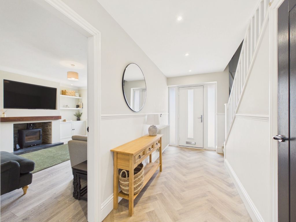 Property photo 2 of 22 5240864