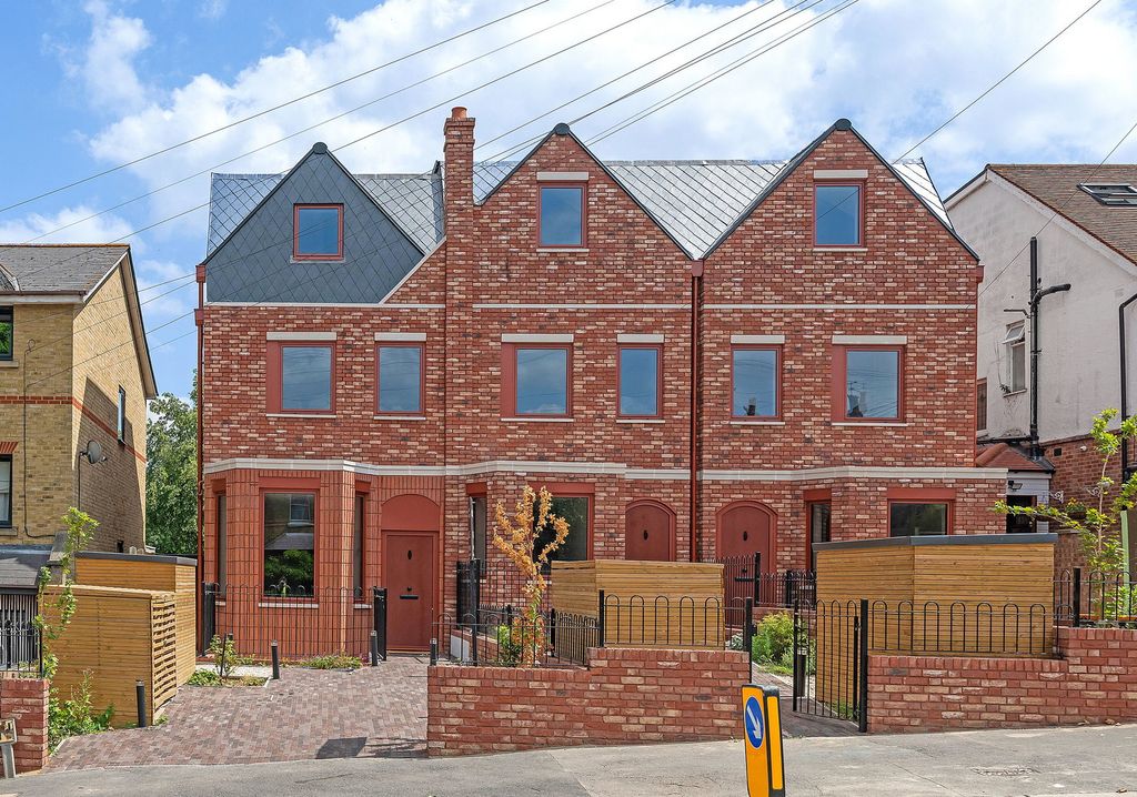 Property photo 1 of 44