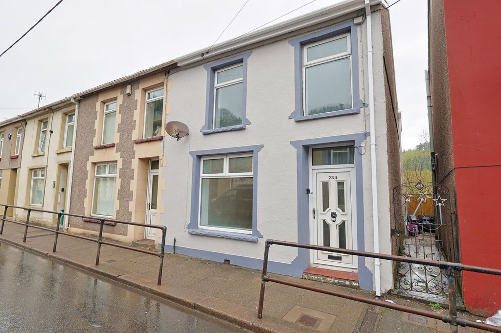 Property photo 3 of 34 Picture No. 24