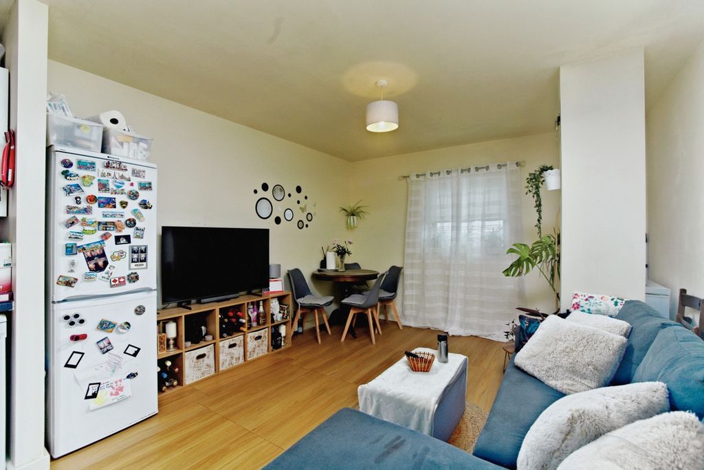 Property photo 3 of 10 Pbox-Img.Jpg