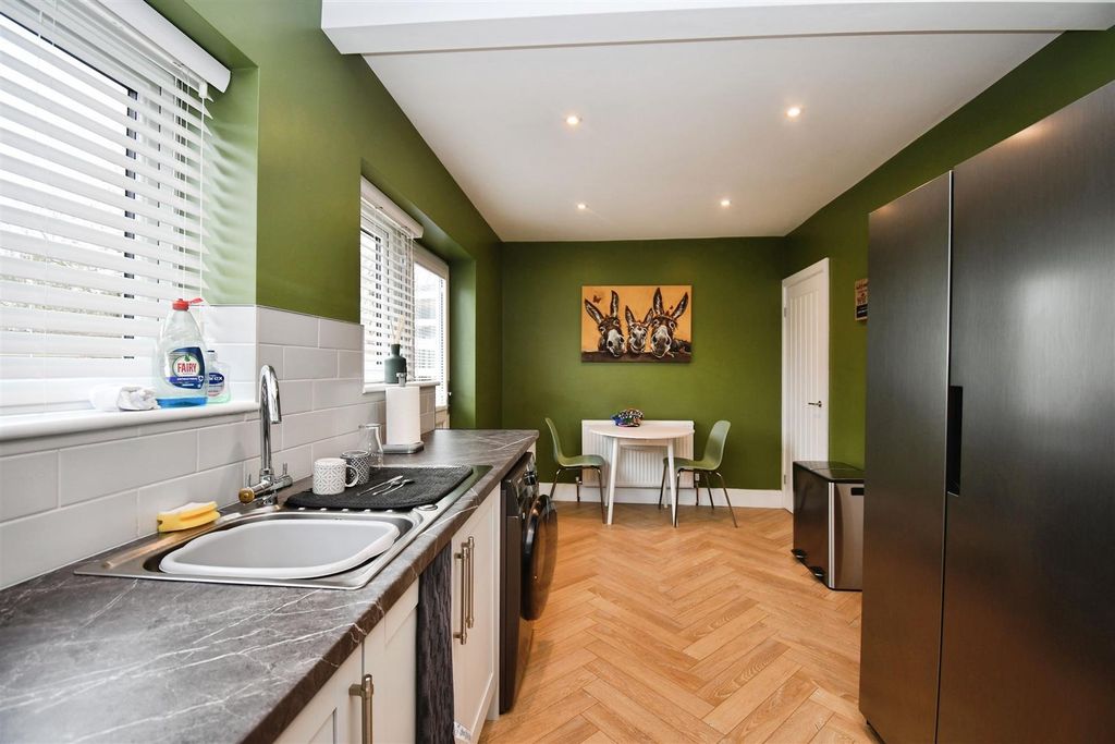 Property photo 2 of 18 Kitchen
