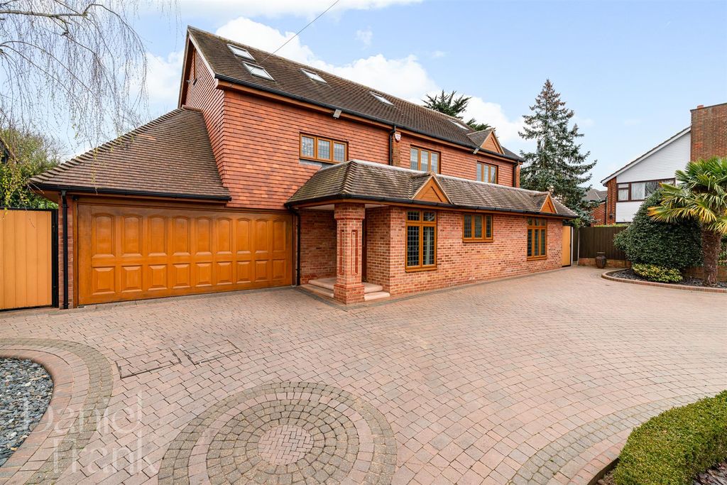 Property photo 1 of 51