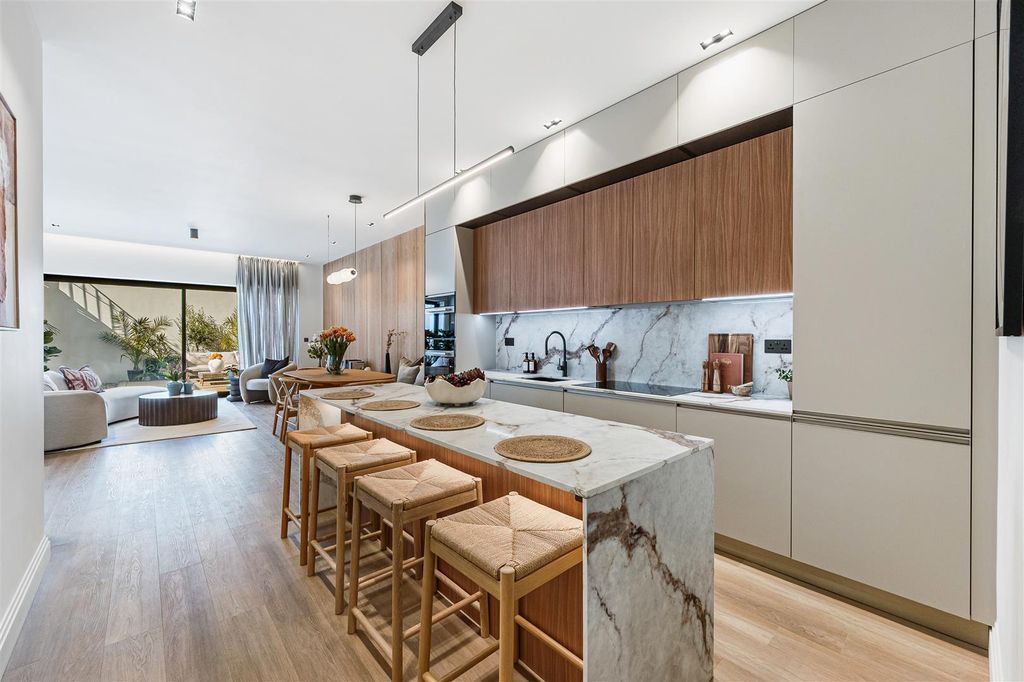 Property photo 2 of 20 Flat 1 - 50 Creswick-8.Jpg