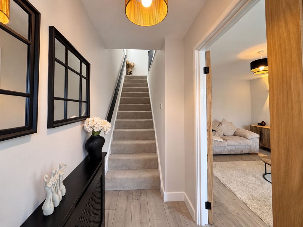 Property photo 2 of 16 Hallway