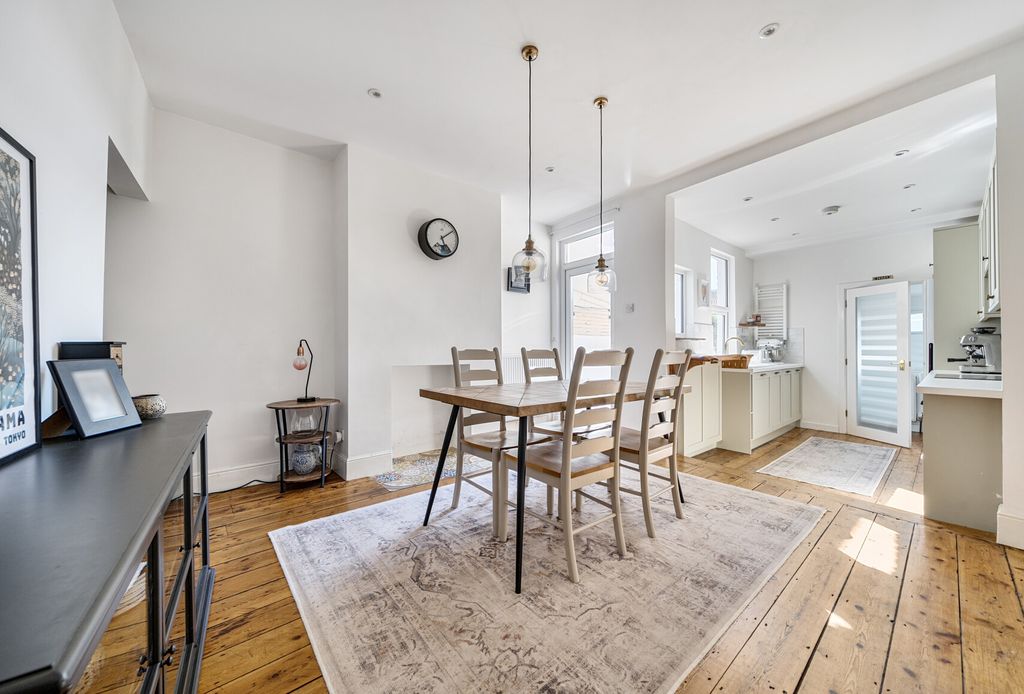 Property photo 2 of 21 1324067-6-686E9ee...
