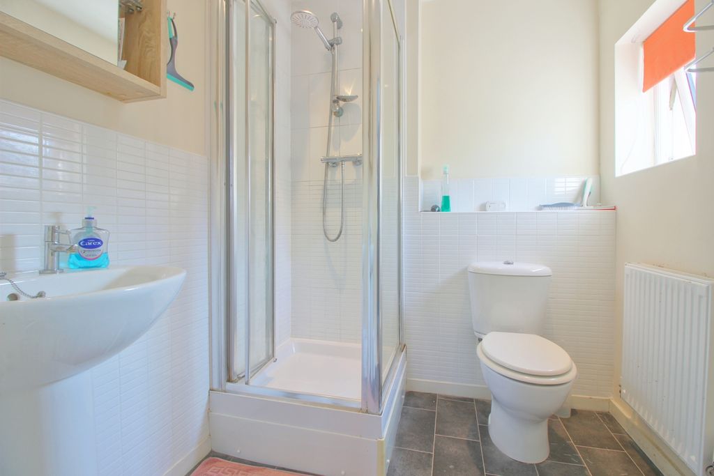 Property photo 3 of 13 Ensuite