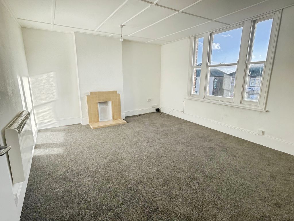 Property photo 1 of 15 Photo 6