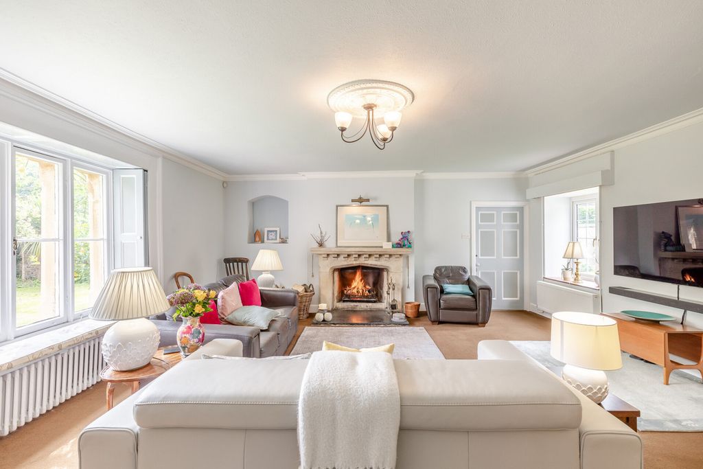 Property photo 3 of 44