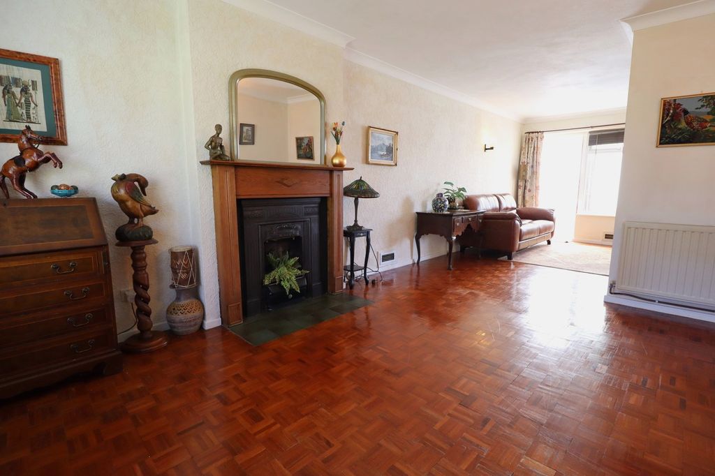 Property photo 1 of 28