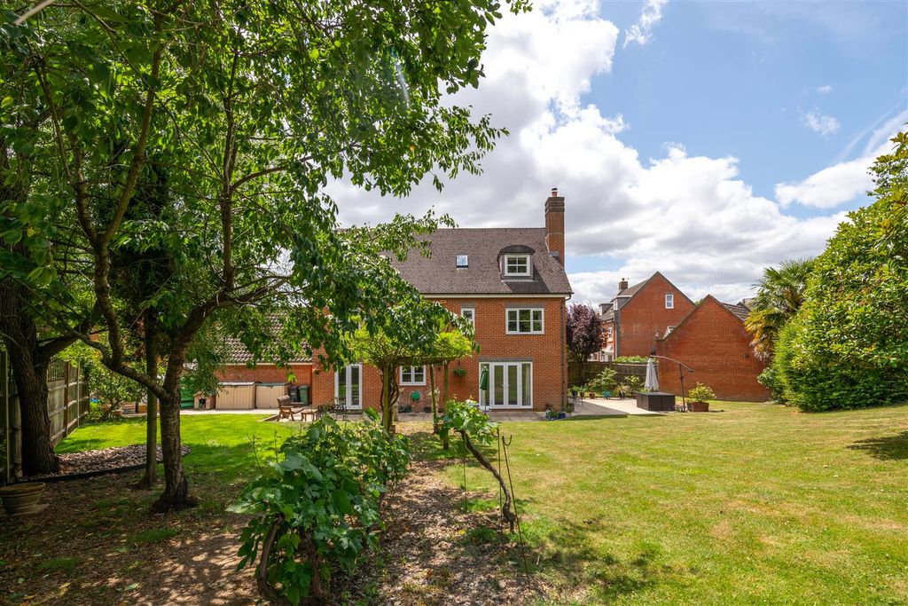 Property photo 1 of 33