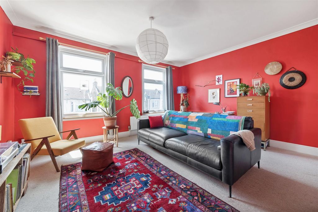 Property photo 2 of 28