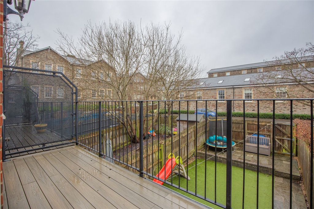 Property photo 2 of 20 Picture No. 11