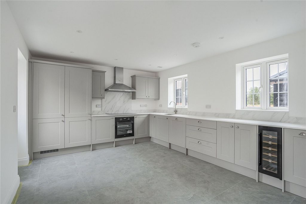 Property photo 3 of 13 Kitchen